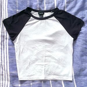 rue21 - White & Black Raglan Cropped Tee [Size S] 🖤